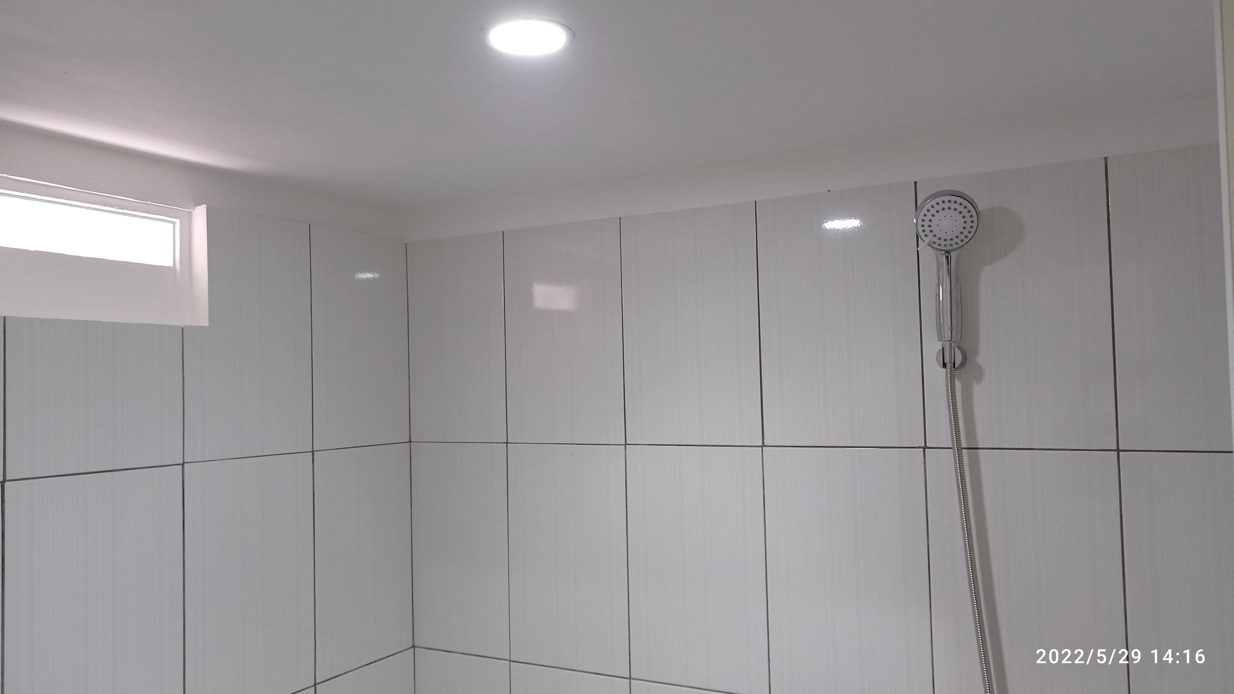 Foto Kamar M (Superior or Economy Room)  Kost Surabaya